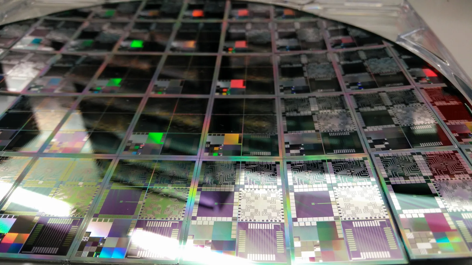 チップレットと先端半導体パッケージとは？構造・供給網・企業の役割を解説