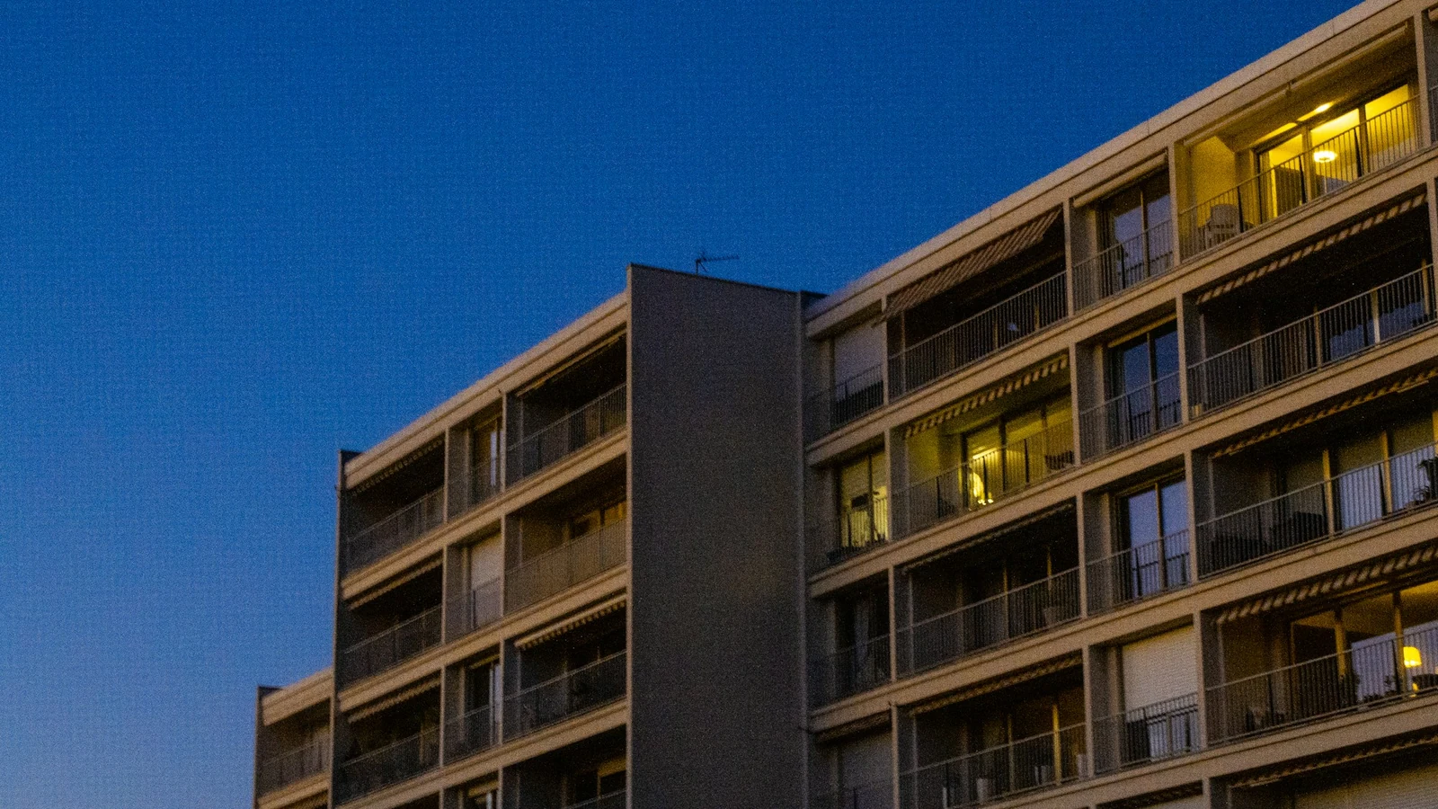 マンション外部管理者方式の運用現場や関係者を写した実写写真