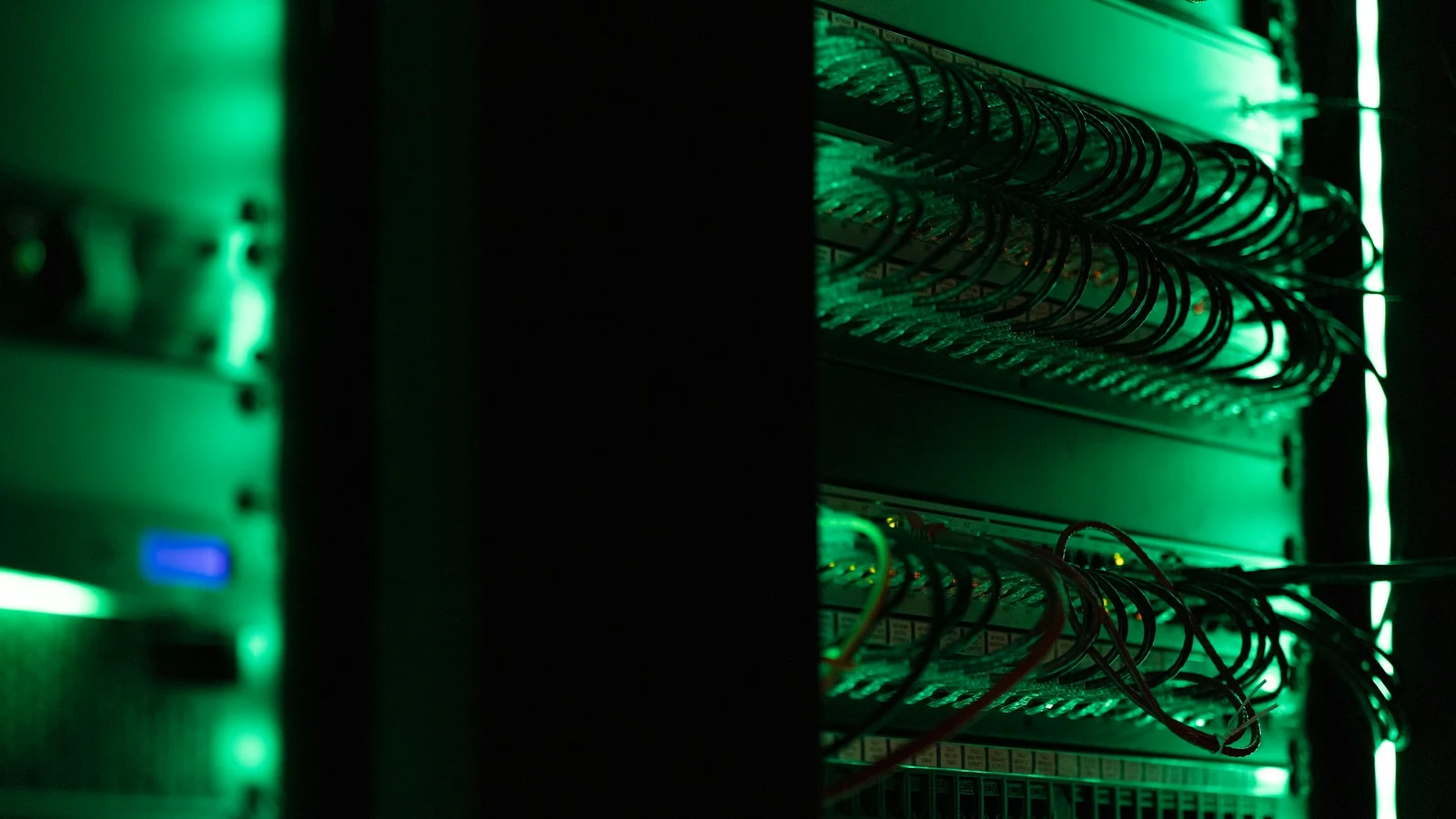 Attack Surface Management（ASM）の運用・設備・データの細部が分かる写真