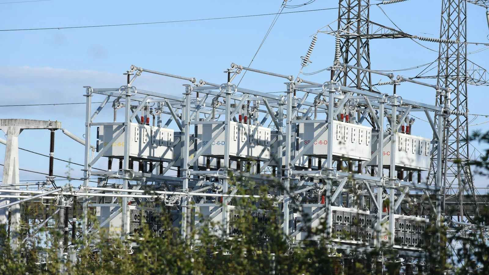 系統用蓄電池事業で実際に扱う設備や資料の細部