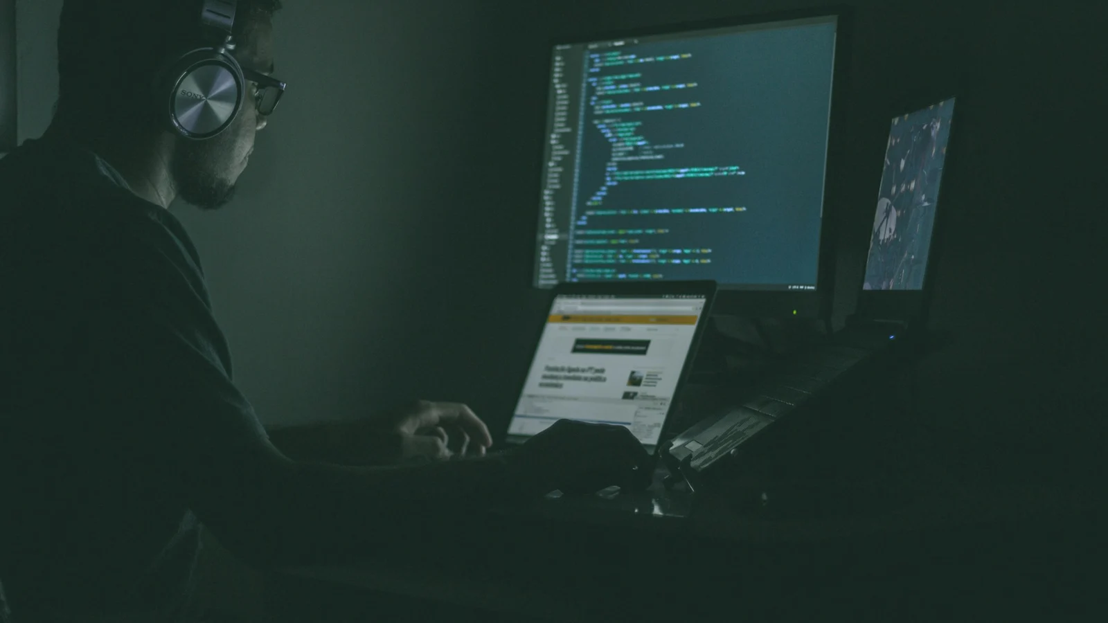 企業向けセキュアブラウザ比較｜VDI・SASE・端末分離との違い
