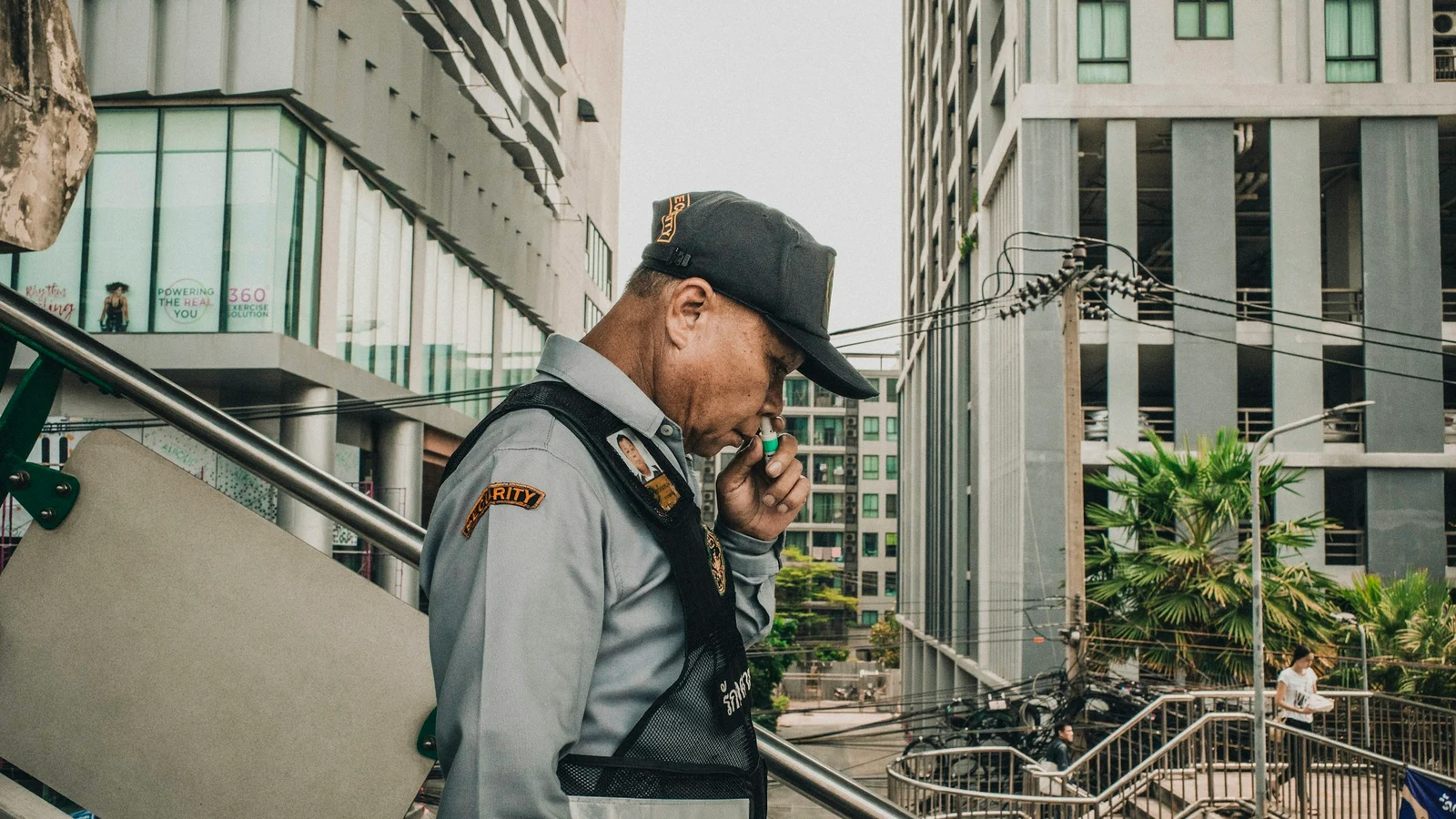 警備のサービス選定の費用・品質・責任を左右する現場の細部
