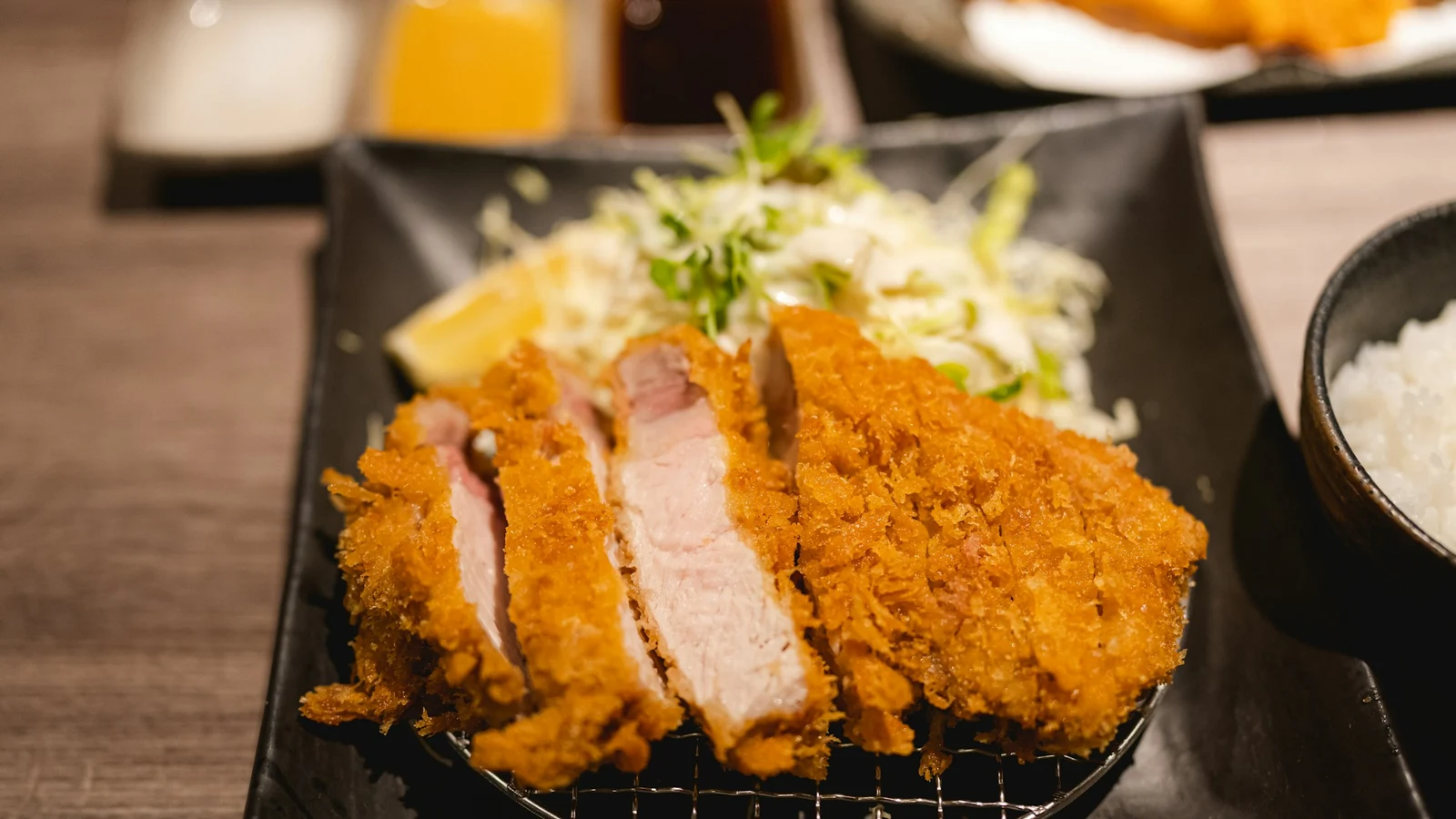 とんかつの価格と総コストの判断材料となる設備・道具・記録の細部