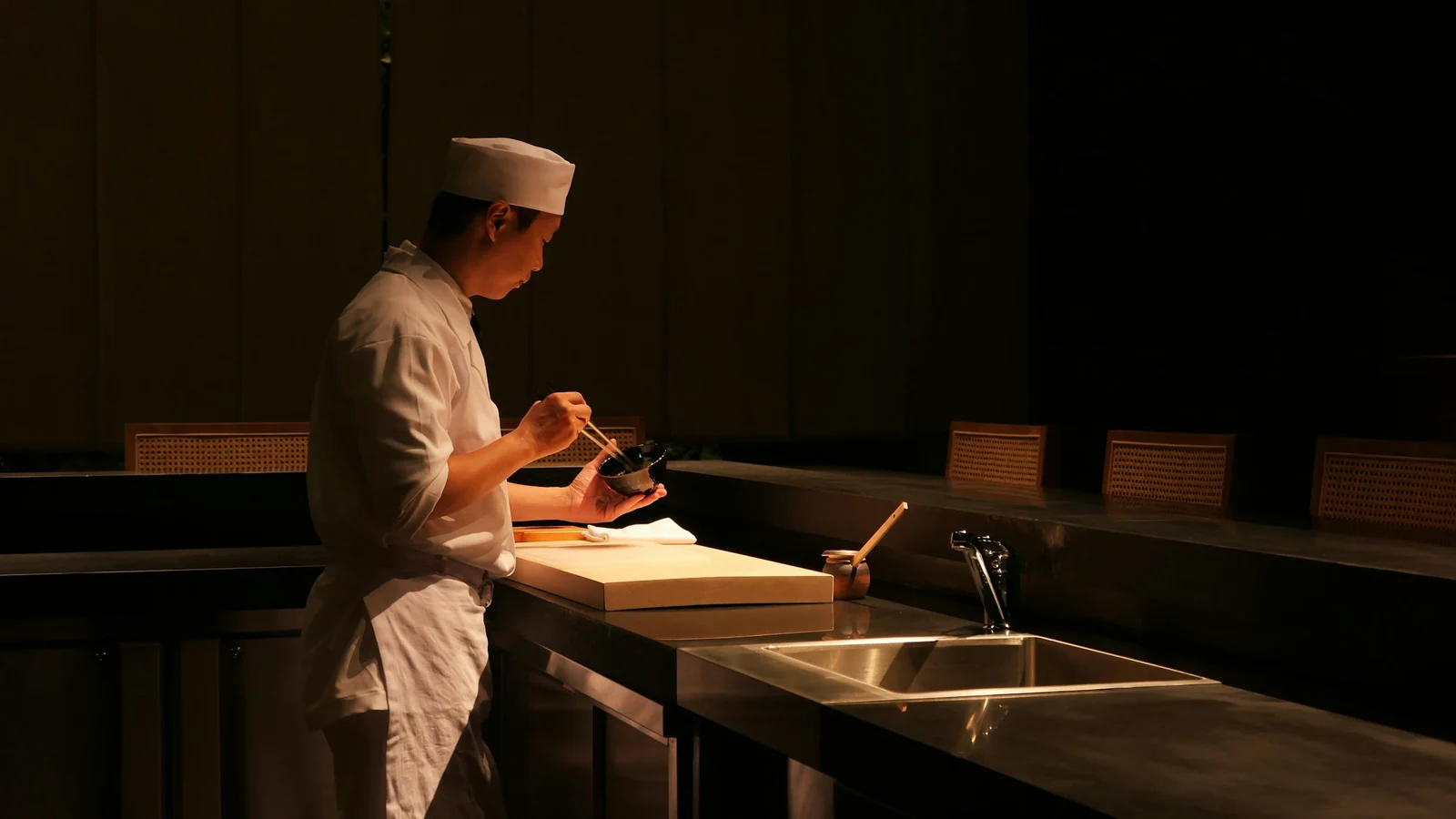 人とシステムの役割分担｜ラーメン業界｜承認と上書きの証拠を残す