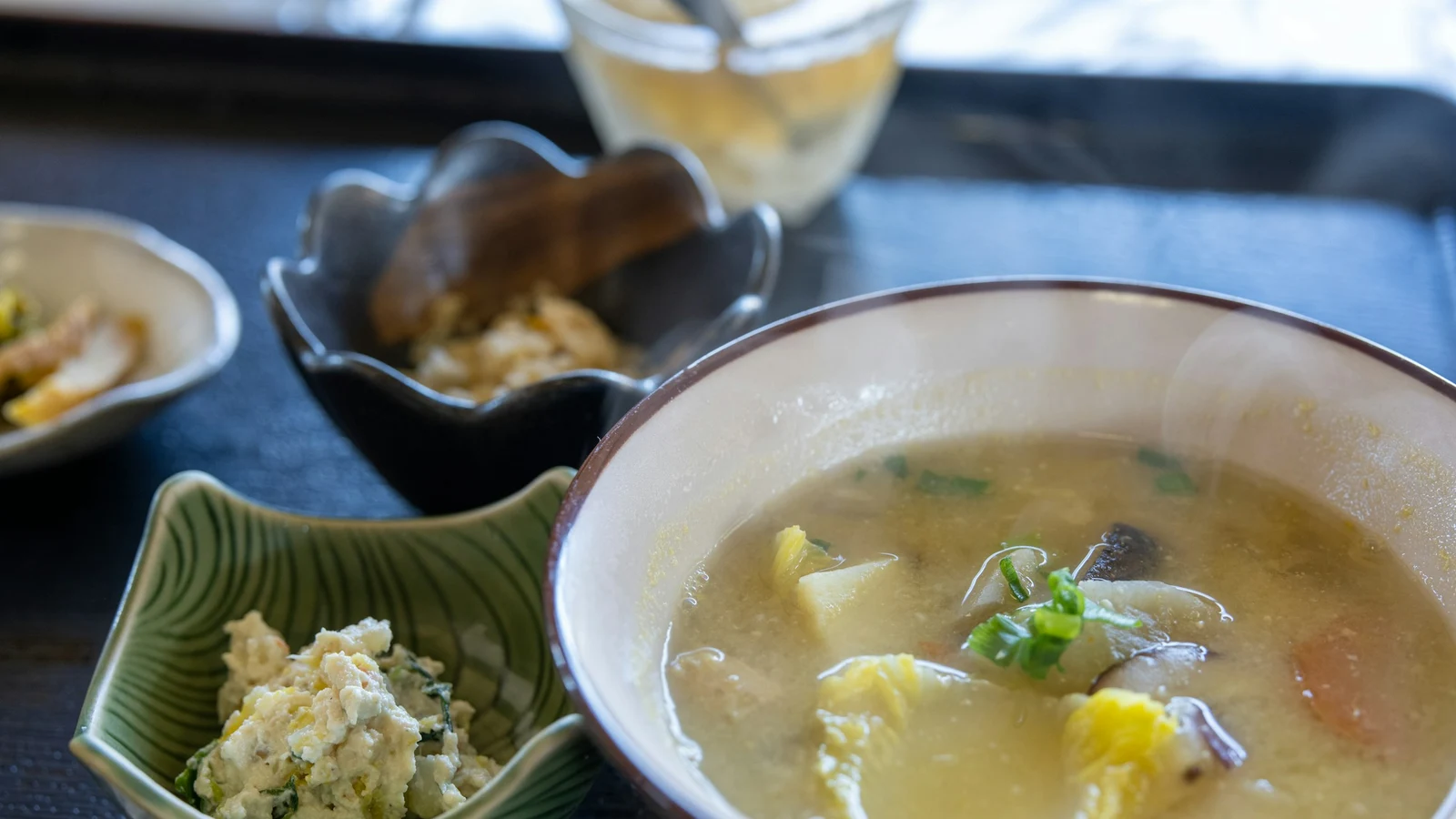 定食・食堂の自動化と人の統制の証拠となる設備・道具・記録の細部