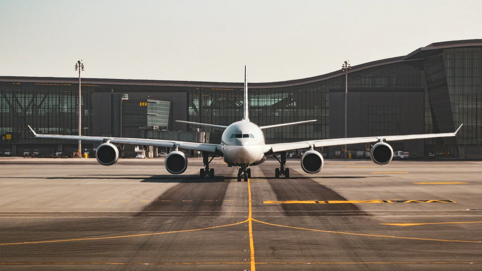 集客と依存を分ける｜航空業界｜供給者と利用者の交渉力を測る