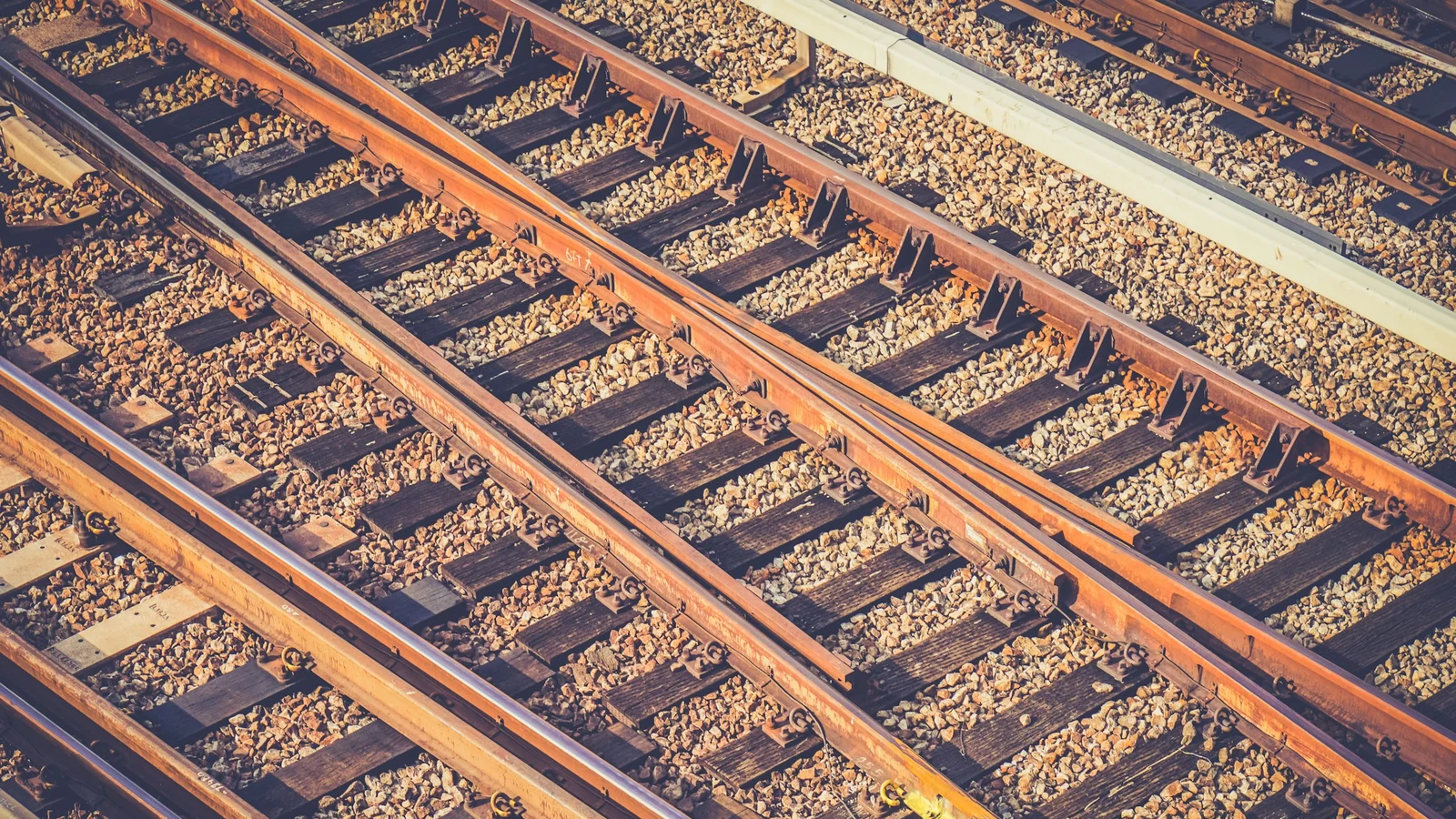 鉄道のプラットフォーム依存と交渉力の証拠となる設備・道具・記録の細部