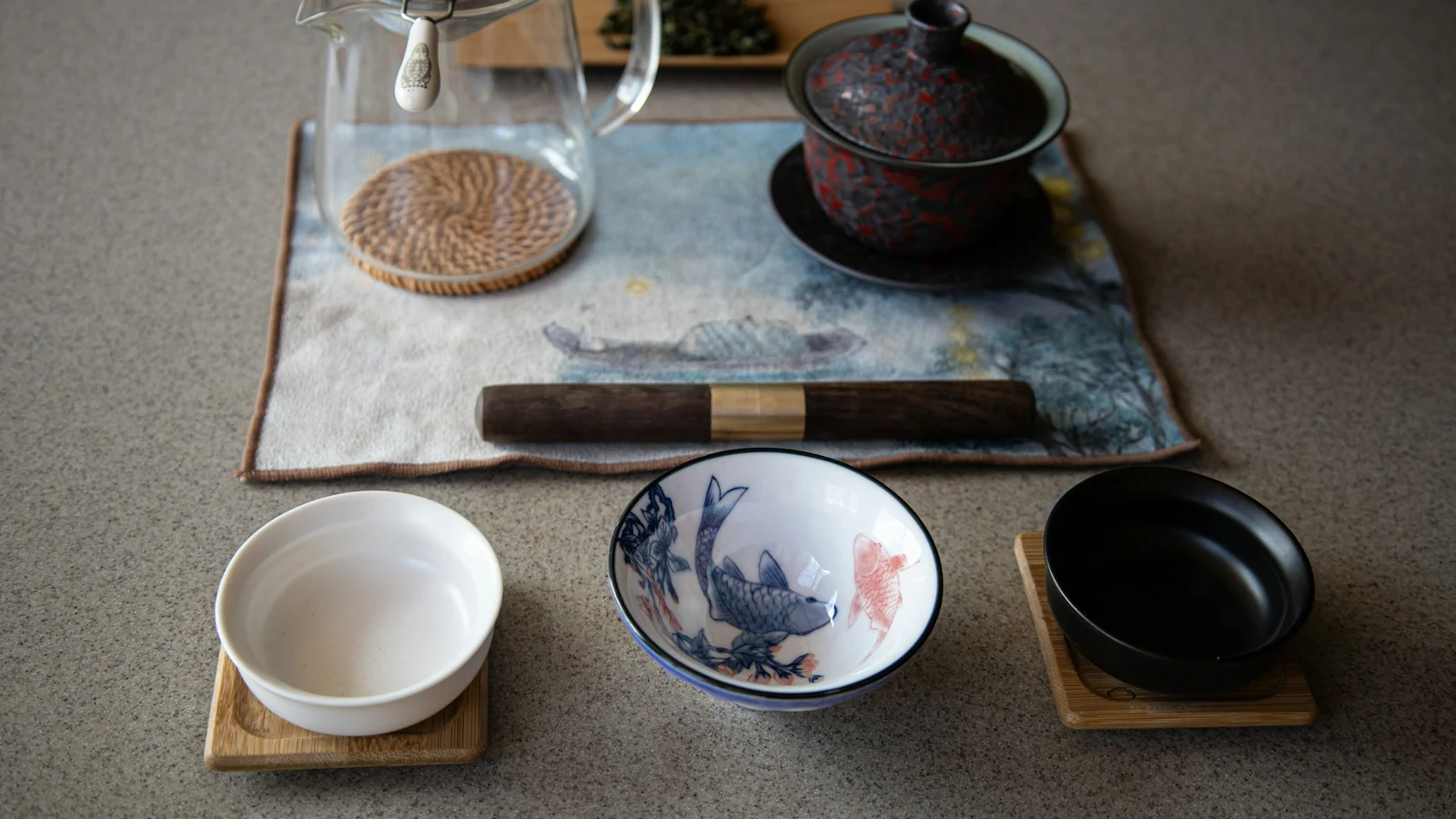 お茶のプラットフォーム依存と交渉力の証拠となる設備・道具・記録の細部