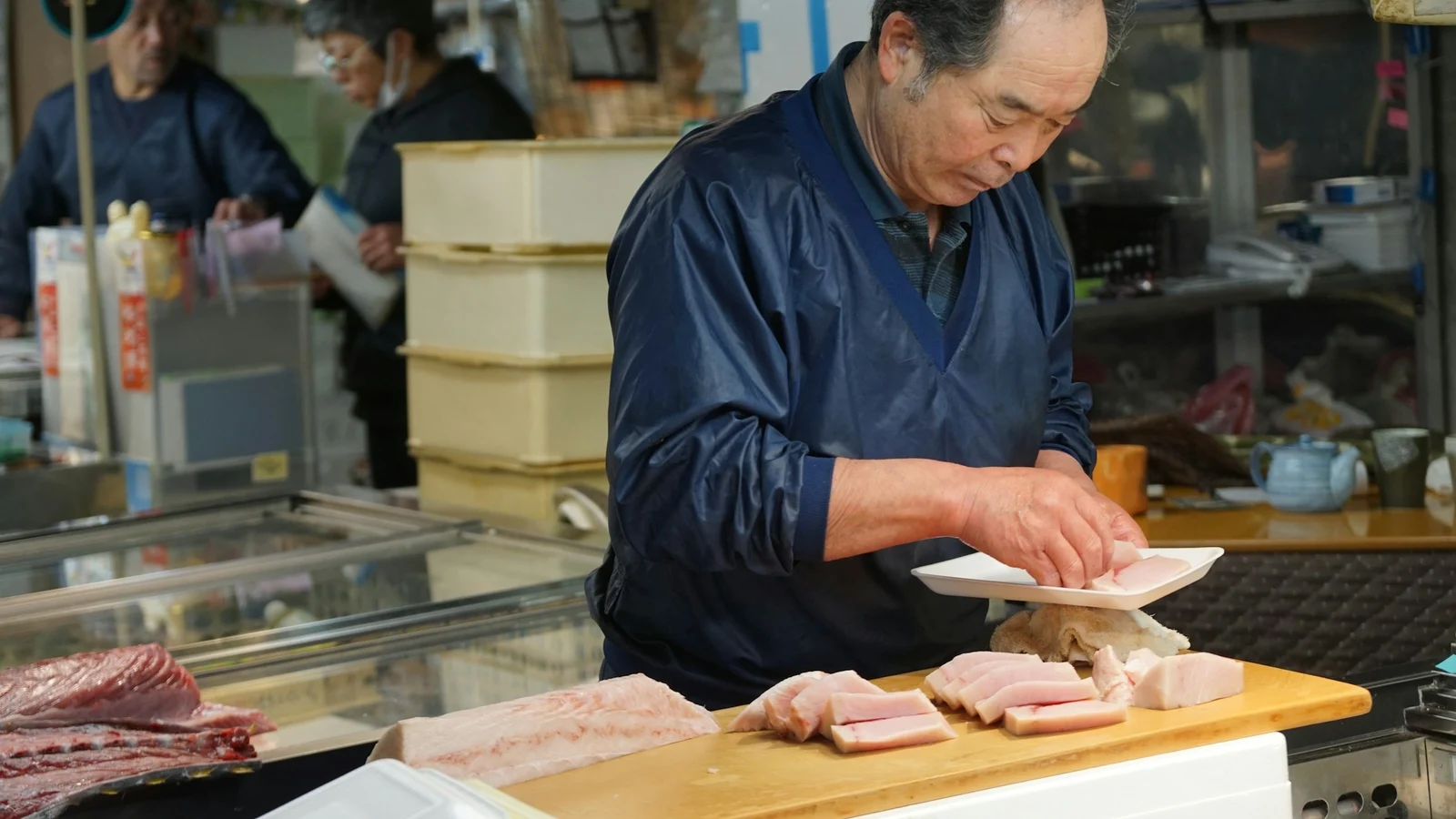 焼肉の2030年の複数シナリオの条件を関係者が確認する実務場面