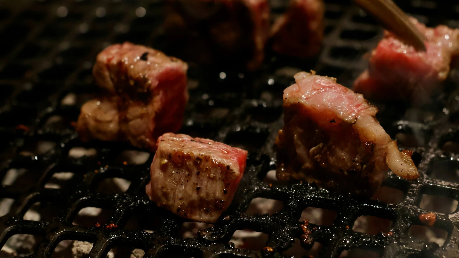 焼肉の2030年の複数シナリオの証拠となる設備・道具・記録の細部