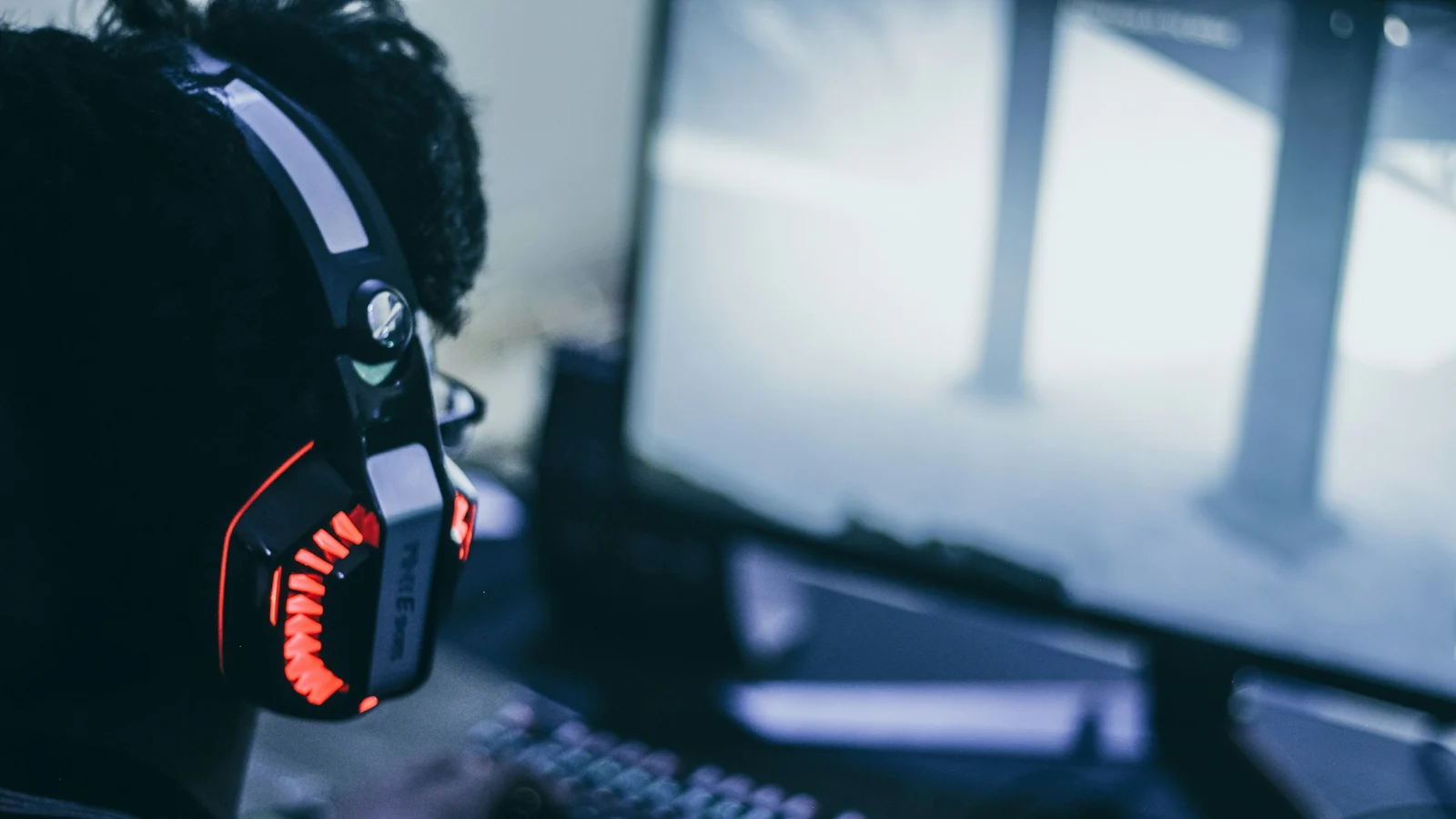 ゲームの安全設計と人の行動の条件を関係者が確認する実務場面の実写