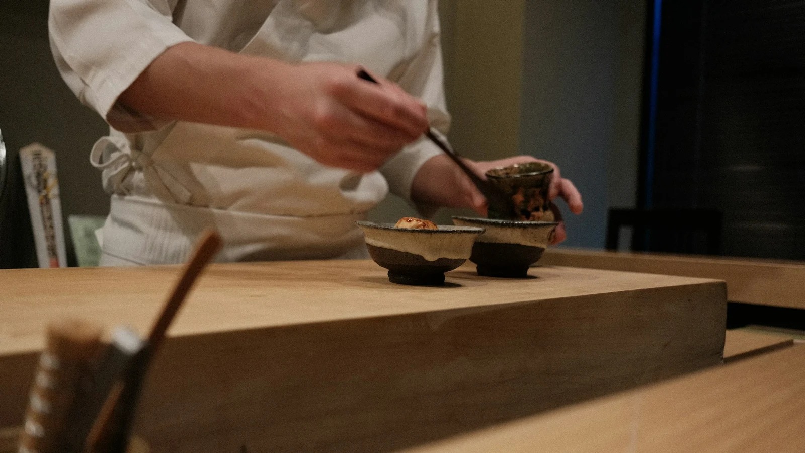 定食・食堂の安全設計と人の行動の証拠となる設備・道具・記録の細部を写した写真