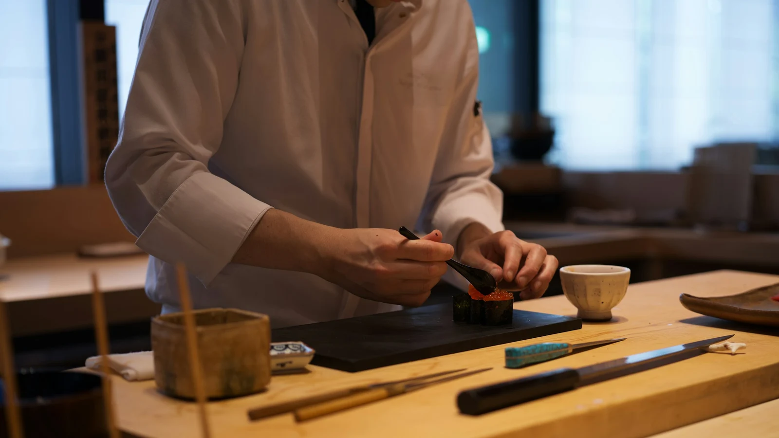定食・食堂の意思決定権限と説明責任の証拠となる設備・道具・記録の細部を写した写真