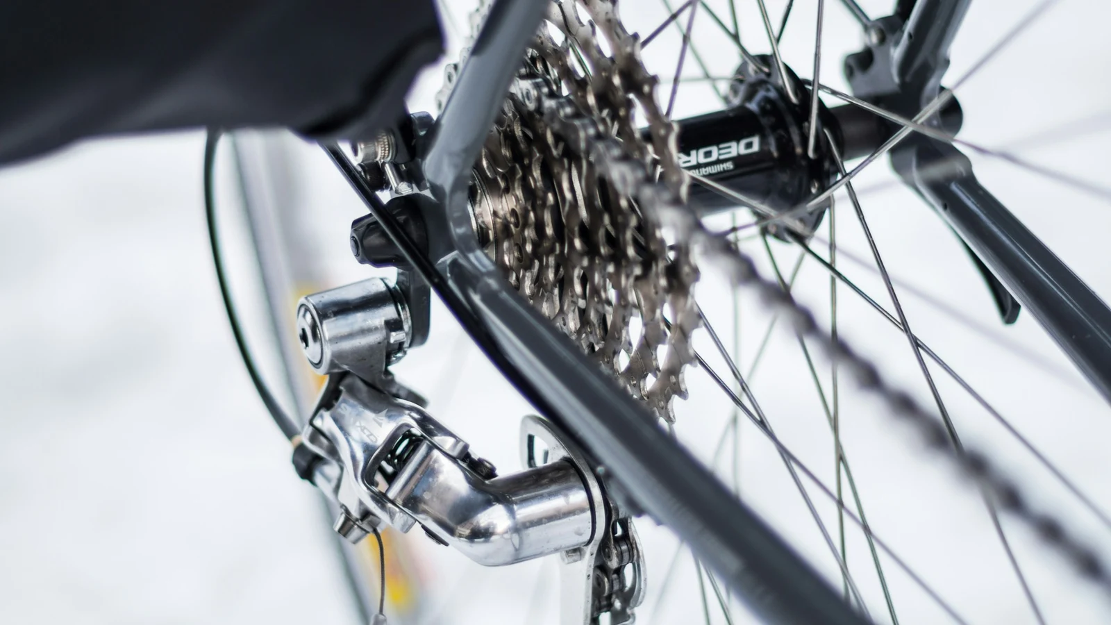 自転車の方針変更と運用統制の証拠となる設備・道具・記録の細部を写した写真