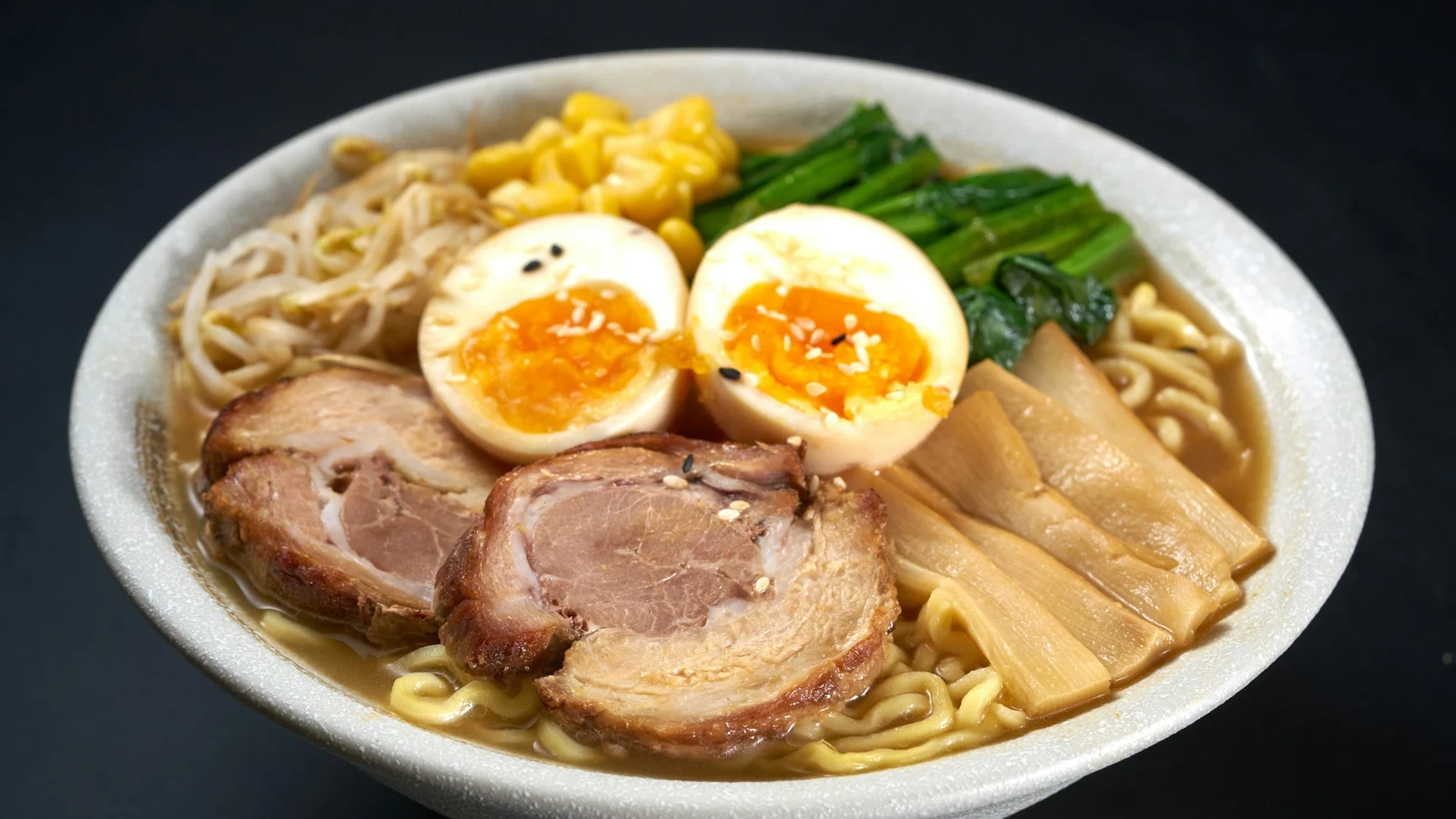ラーメンの方針変更と運用統制の証拠となる設備・道具・記録の細部を写した写真