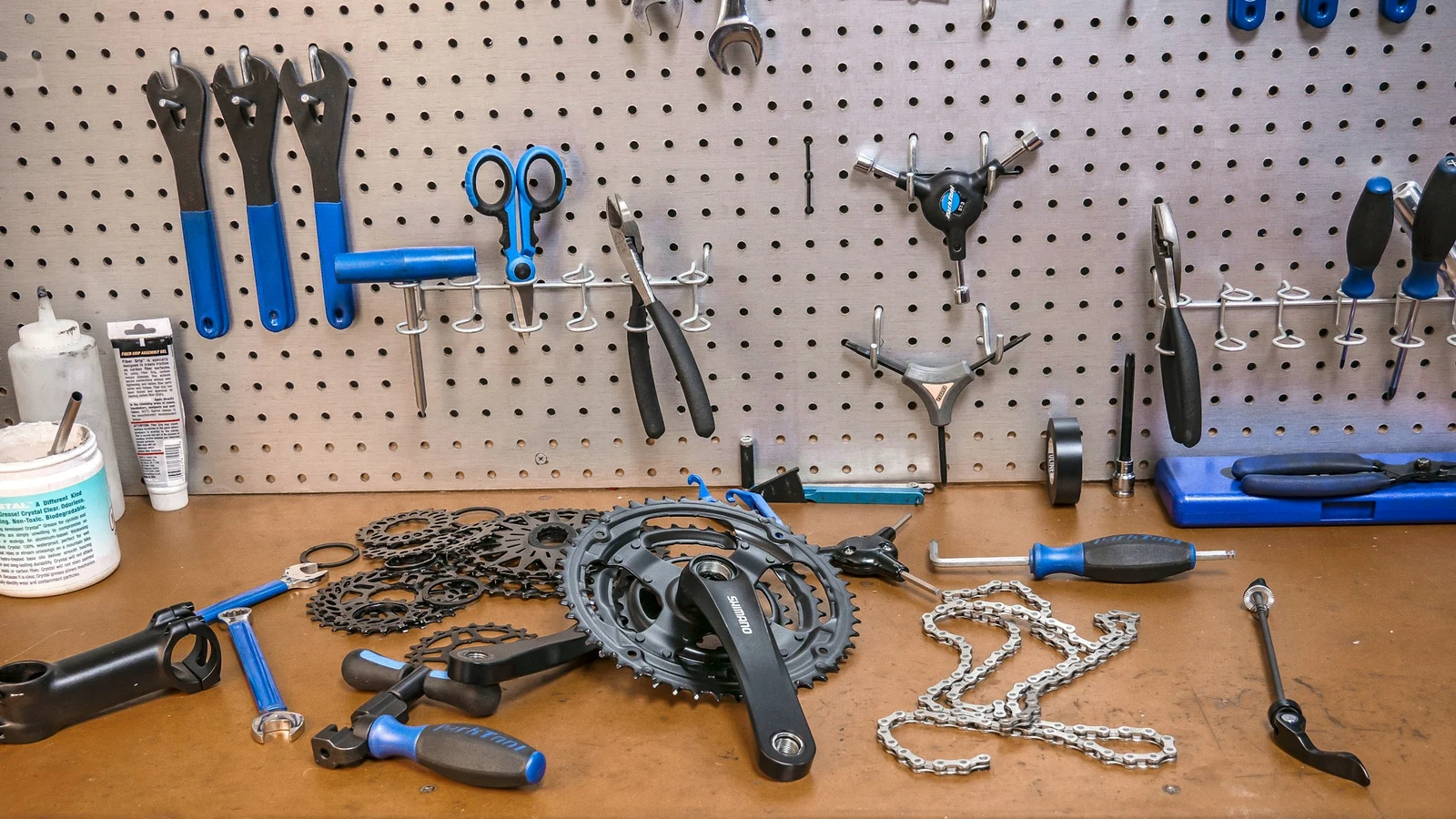自転車のアクセシビリティと利用可能性の証拠となる設備・道具・記録の細部を写した写真