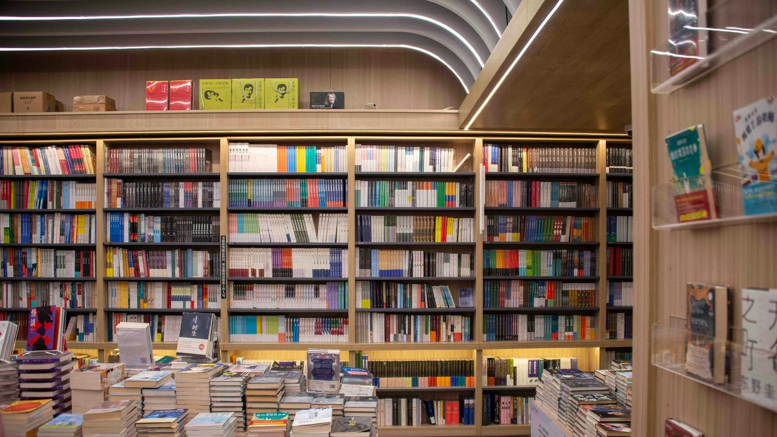 本屋・古本のアクセシビリティと利用可能性の証拠となる設備・道具・記録の細部を写した写真