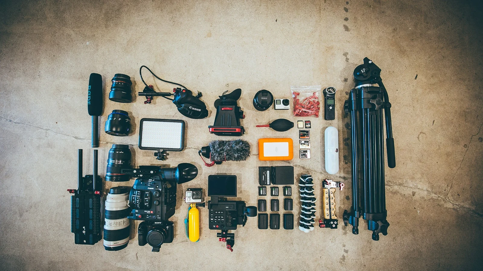 写真館・フォトスタジオのアクセシビリティと利用可能性の証拠となる設備・道具・記録の細部を写した写真