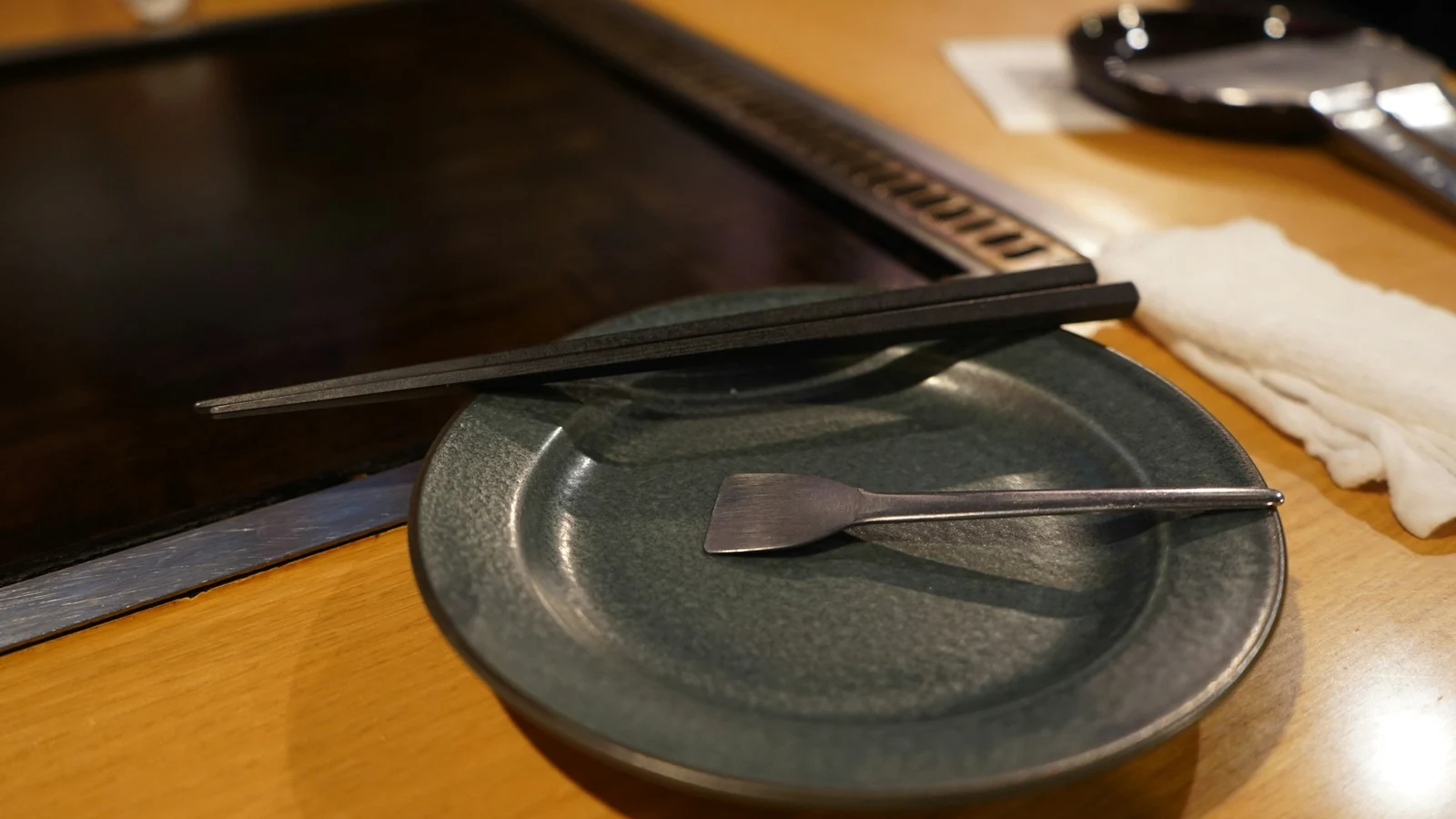 定食・食堂のアクセシビリティと利用可能性の証拠となる設備・道具・記録の細部を写した写真