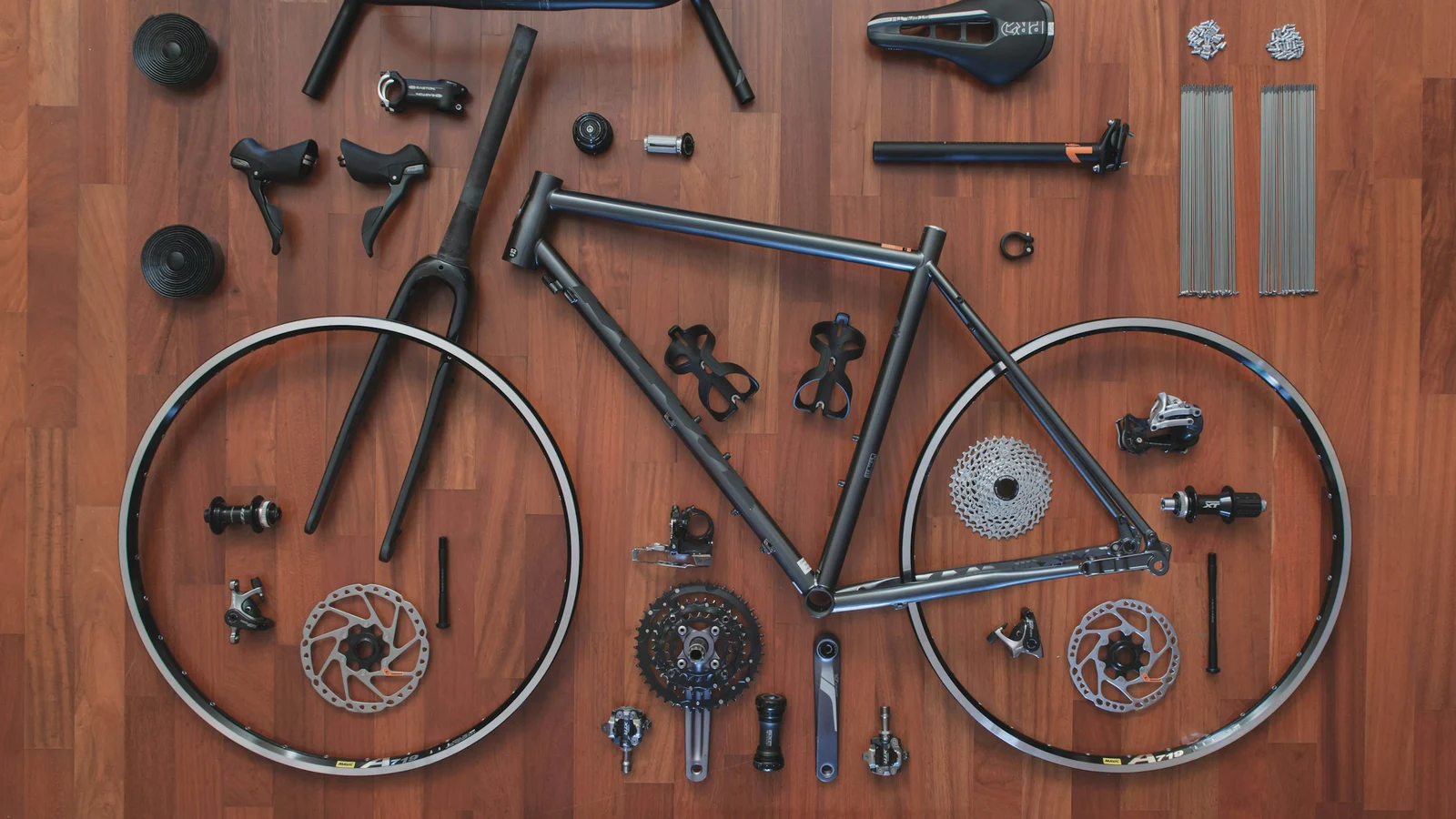 自転車の需要ポートフォリオと撤退判断の証拠となる設備・道具・記録の細部を写した写真