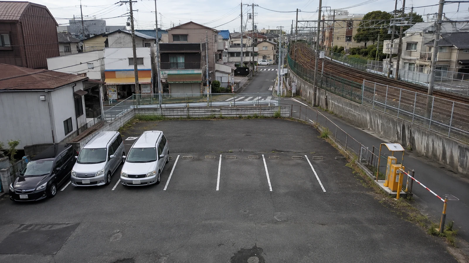 駐車場経営は誰にいくら残る？一括借上げ・管理委託・自営の収益構造