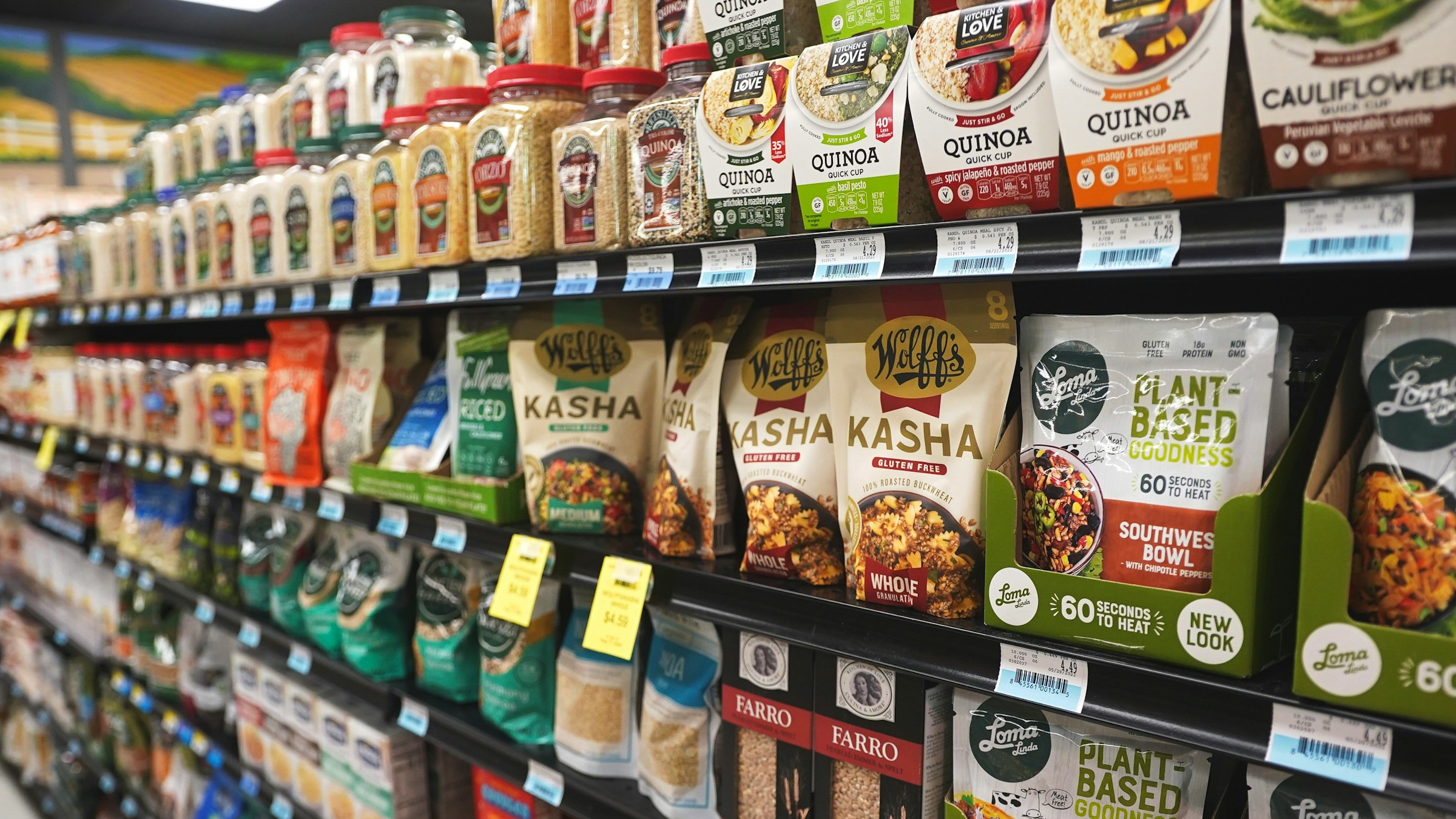 たくさんの食品が並ぶグロサリー店内。