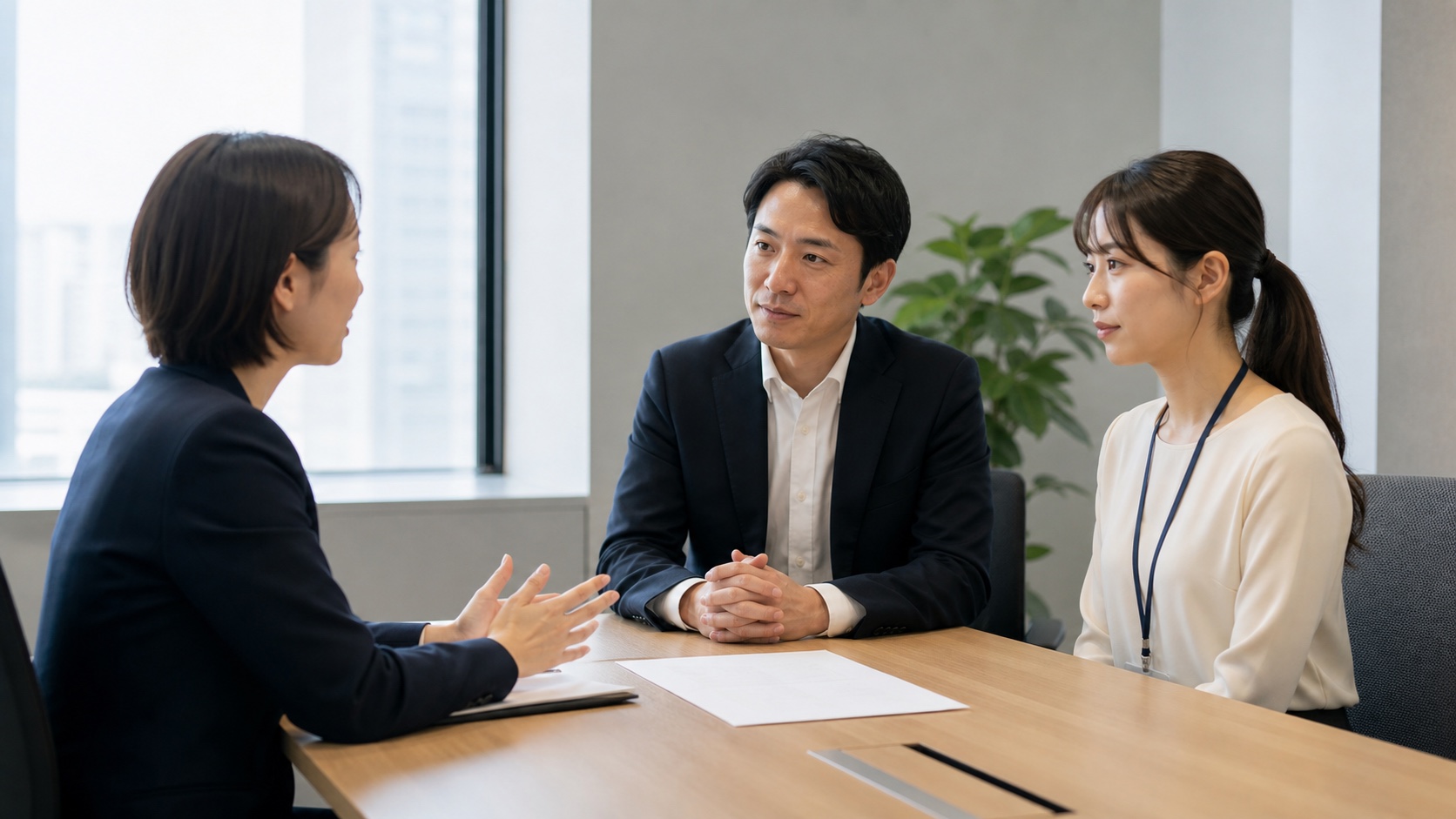 派遣元・派遣先・就業者の役割を確認する人事担当者